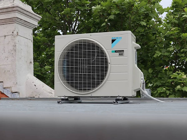 Multi-split air conditioning installation
